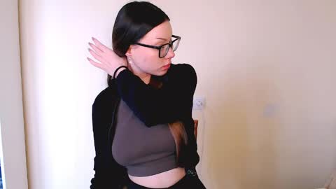 Snapshot of maxi_sweetheart chatting on 04-27-26, 10:46 Joanna online show from 04-27-26, 10:46