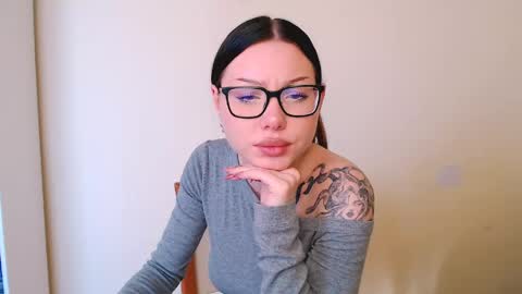 Snapshot of maxi_sweetheart chatting on 05-05-26, 02:47 Joanna online show from 05-05-26, 02:47