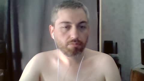 Snapshot of maximefrxx chatting on 06-28-26, 03:18 Maxime online show from 06-28-26, 03:18