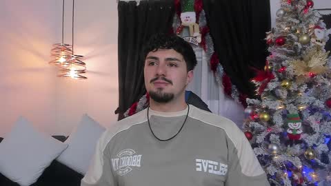 Snapshot of maximo_rodriguez chatting on 12-16-24, 04:13 Maximo online show from 12-16-24, 04:13