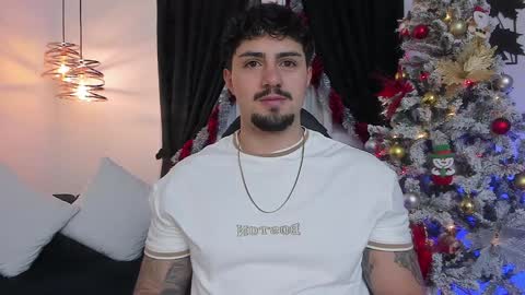 Snapshot of maximo_rodriguez chatting on 12-17-24, 05:29 Maximo online show from 12-17-24, 05:29