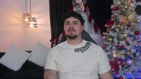 Snapshot of maximo_rodriguez chatting on 12-21-24, 04:19 Maximo online show from 12-21-24, 04:19