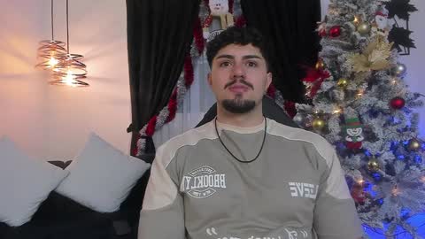 Snapshot of maximo_rodriguez chatting on 12-22-24, 05:12 Maximo online show from 12-22-24, 05:12