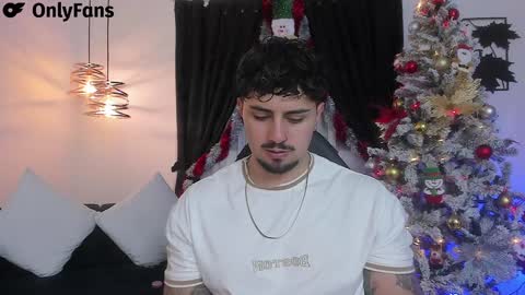 Snapshot of maximo_rodriguez chatting on 12-29-24, 04:27 Maximo online show from 12-29-24, 04:27