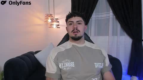 Snapshot of maximo_rodriguez chatting on 01-16-25, 03:02 Maximo online show from 01-16-25, 03:02