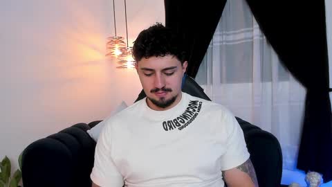 Snapshot of maximo_rodriguez chatting on 01-20-25, 06:42 Maximo online show from 01-20-25, 06:42