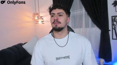 Snapshot of maximo_rodriguez chatting on 02-03-25, 05:40 Maximo online show from 02-03-25, 05:40