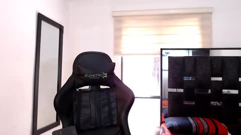 Snapshot of maximo_sebastian chatting on 05-27-26, 06:16 Maximo Sebastian online show from 05-27-26, 06:16