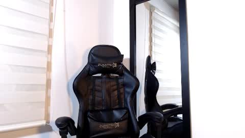 Snapshot of maximo_sebastian chatting on 06-14-26, 01:47 Maximo Sebastian online show from 06-14-26, 01:47