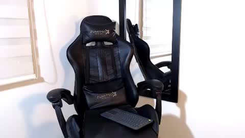 Snapshot of maximo_sebastian chatting on 06-19-26, 06:07 Maximo Sebastian online show from 06-19-26, 06:07