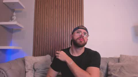 Snapshot of maximo_wolf1 chatting on 05-04-26, 01:45 Maximo Wolf online show from 05-04-26, 01:45