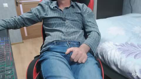 Snapshot of maximus3334 chatting on 05-21-26, 10:44 maximus3334 online show from 05-21-26, 10:44