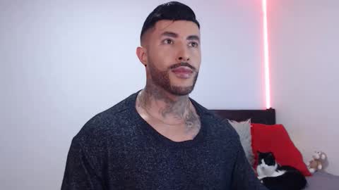 Independent Model online show from 11-25-25, 02:22