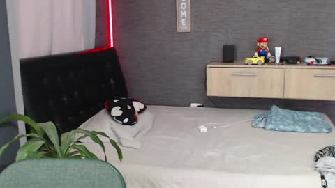 Snapshot of maximussantorini chatting on 06-21-26, 04:09 maximus online show from 06-21-26, 04:09