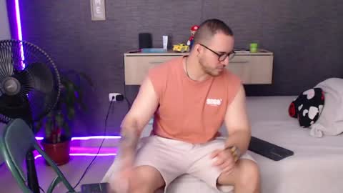Snapshot of maximussantorini chatting on 06-26-26, 03:49 maximus online show from 06-26-26, 03:49