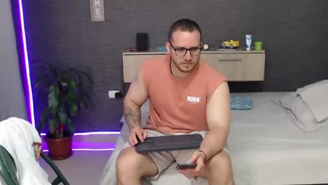 Snapshot of maximussantorini chatting on 06-28-26, 06:47 maximus online show from 06-28-26, 06:47
