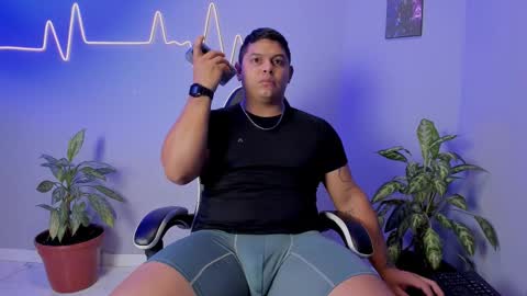 Snapshot of maximussteel_ chatting on 11-11-25, 11:54 Maximus online show from 11-11-25, 11:54