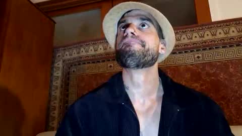 Snapshot of maxpac_rocco chatting on 09-10-25, 12:32 Luca Dominus online show from 09-10-25, 12:32