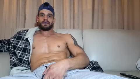 Snapshot of maxpac_rocco chatting on 10-02-25, 01:29 Luca Dominus online show from 10-02-25, 01:29