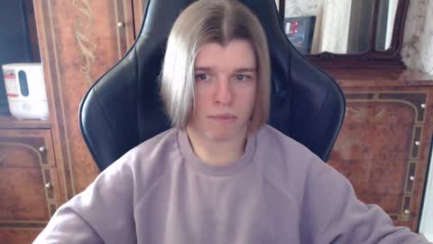 Snapshot of maxplay18 chatting on 02-19-25, 03:49 Max online show from 02-19-25, 03:49