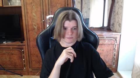 Snapshot of maxplay18 chatting on 09-29-25, 12:32 Max online show from 09-29-25, 12:32