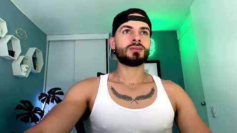 Snapshot of maxtowers chatting on 11-21-25, 10:30 Maxi online show from 11-21-25, 10:30