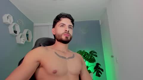 Snapshot of maxtowers chatting on 02-11-26, 03:11 Maxi online show from 02-11-26, 03:11