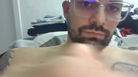 Snapshot of maxview67 chatting on 11-15-25, 03:52 Max online show from 11-15-25, 03:52