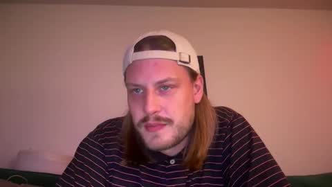 Snapshot of maxwatts95 chatting on 10-14-25, 02:56 Max Watts online show from 10-14-25, 02:56