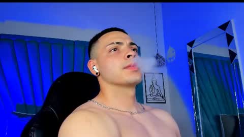 Snapshot of maxwell_dupont chatting on 06-17-26, 09:38 MAX online show from 06-17-26, 09:38