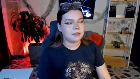 Maxine Minx online show from 12-22-25, 01:35