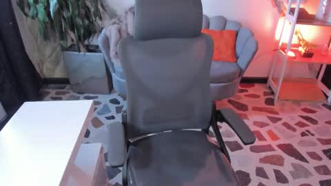 Maxine Minx online show from 03-01-26, 01:02