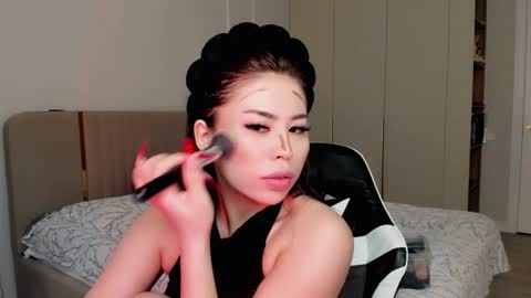 Mia online show from 02-12-26, 02:17