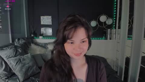 Snapshot of maya___muse chatting on 06-17-26, 02:18 Maya online show from 06-17-26, 02:18