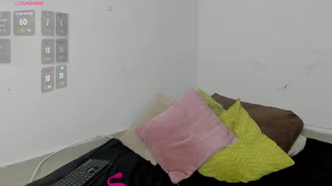 Snapshot of maya_graham_ chatting on 06-11-26, 04:10 Maya online show from 06-11-26, 04:10