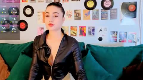 Snapshot of maya_rogerss chatting on 06-25-26, 03:05 Maya online show from 06-25-26, 03:05