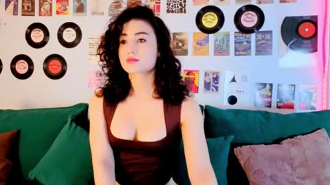 Snapshot of maya_rogerss chatting on 07-09-26, 02:43 Maya online show from 07-09-26, 02:43