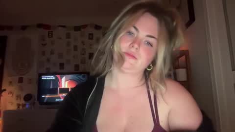 Maya Belle online show from 03-08-25, 01:39