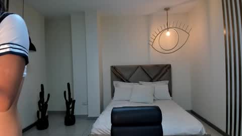 M A Y A    H O F F M A N online show from 01-17-26, 11:15