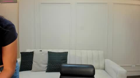 M A Y A    H O F F M A N online show from 02-09-26, 11:14