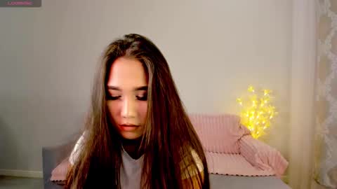 Mia online show from 02-05-26, 01:16