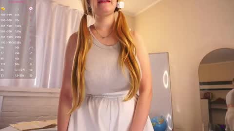 Snapshot of maybellebyone chatting on 04-28-26, 02:27 Milina online show from 04-28-26, 02:27