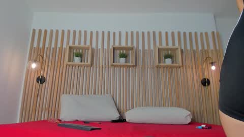 Maye Wells online show from 12-18-25, 07:20