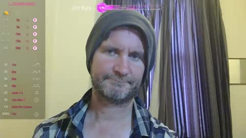 Snapshot of mayhemnz chatting on 12-23-24, 04:12 MayhemNZ online show from 12-23-24, 04:12