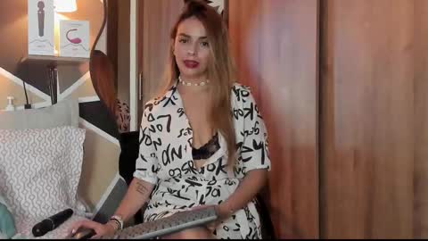 MaylinFox online show from 09-30-25, 06:57