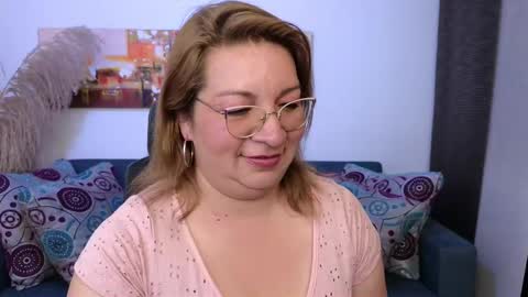 Snapshot of maylinleee chatting on 01-22-25, 10:59 Mailyn online show from 01-22-25, 10:59