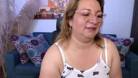 Snapshot of maylinleee chatting on 01-23-25, 02:02 Mailyn online show from 01-23-25, 02:02