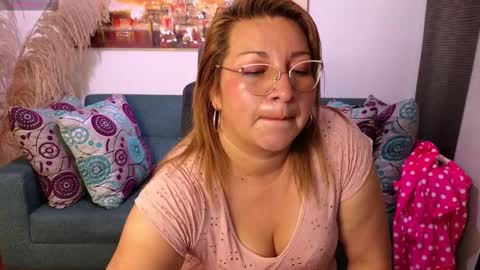 Snapshot of maylinleee chatting on 01-23-25, 10:44 Mailyn online show from 01-23-25, 10:44