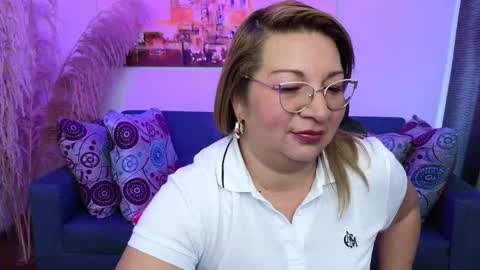 Snapshot of maylinleee chatting on 01-25-25, 08:10 Mailyn online show from 01-25-25, 08:10