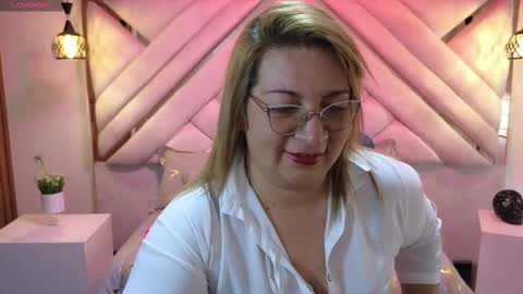 Snapshot of maylinleee chatting on 01-31-25, 08:12 Mailyn online show from 01-31-25, 08:12